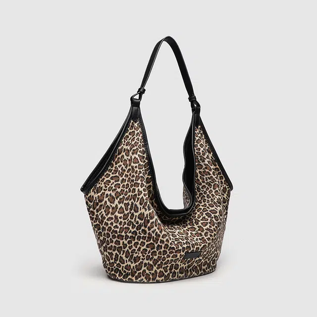 Z 1979 PU Tote