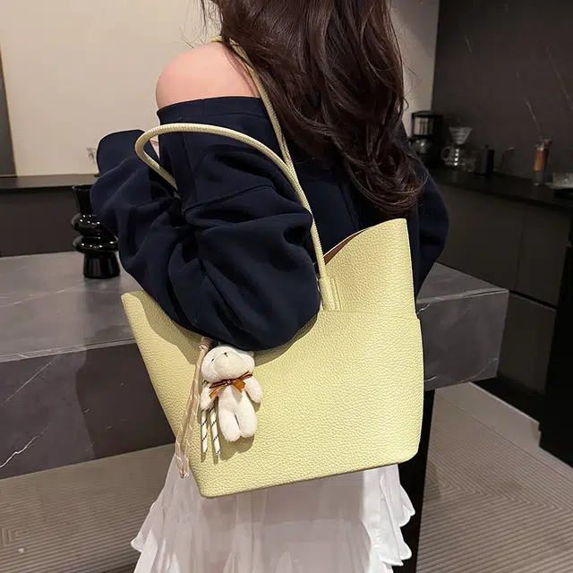 Z 1979 PU Tote