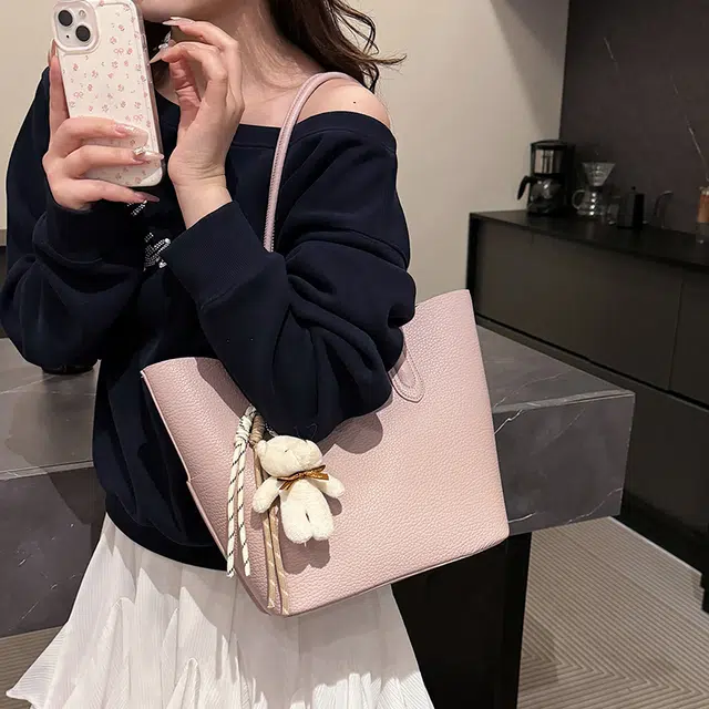 Z 1979 PU Tote