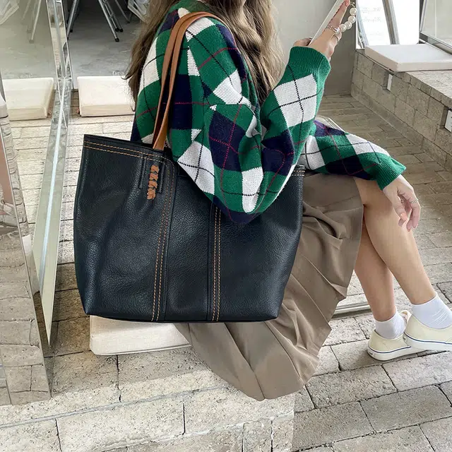 Z 1979 PU Tote