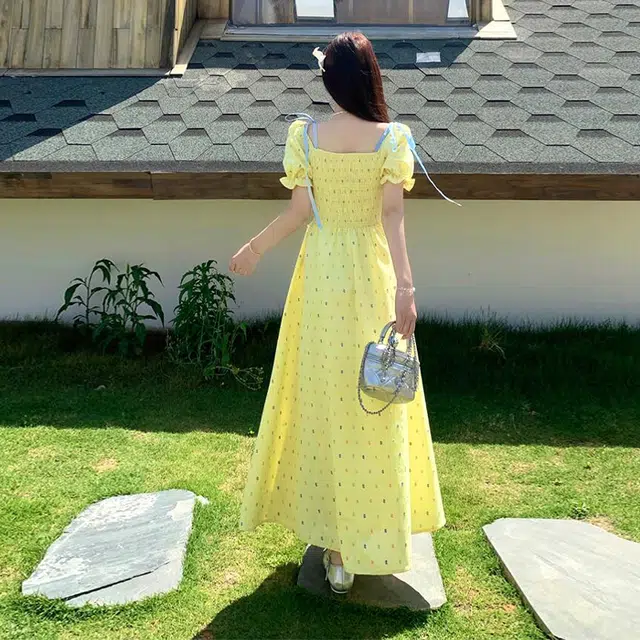 依钗 泡泡袖方领梨形身材收腰显瘦甜美碎花度假风短裙短袖连衣裙 女款