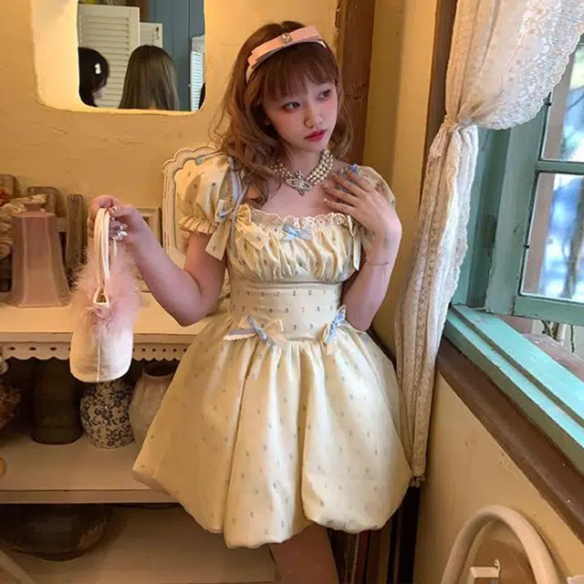 依钗 泡泡袖方领梨形身材收腰显瘦甜美碎花度假风短裙短袖连衣裙 女款