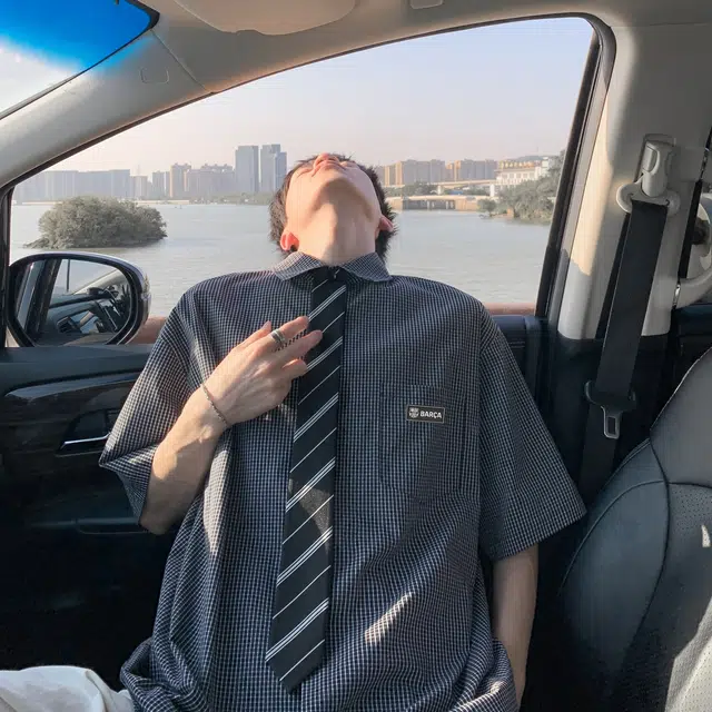 巴塞罗那足球俱乐部 美式高街复古简约格子可拆卸领带设计基础款宽松舒适休闲百搭无性别主义痞帅穿搭垂感凉感短袖衬衫 男女同款
