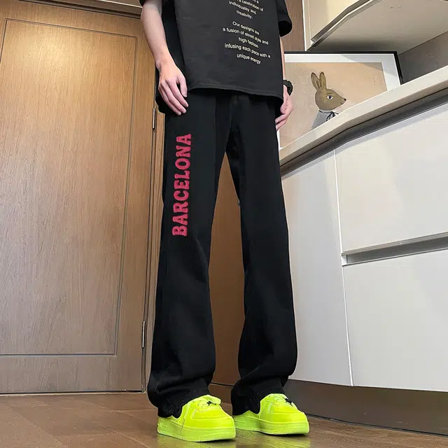 巴塞罗那足球俱乐部 美式高街潮牌字母防刺绣轻薄微喇透气牛仔裤 男女同款