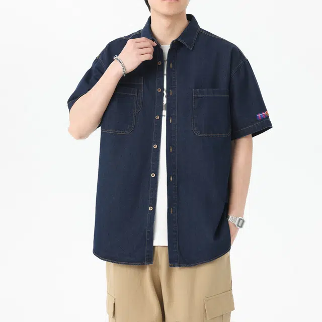 巴塞罗那足球俱乐部 美式宽松简约复古垂感翻领休闲高街校园风日常通勤穿搭经典牛仔短袖衬衫 男女同款