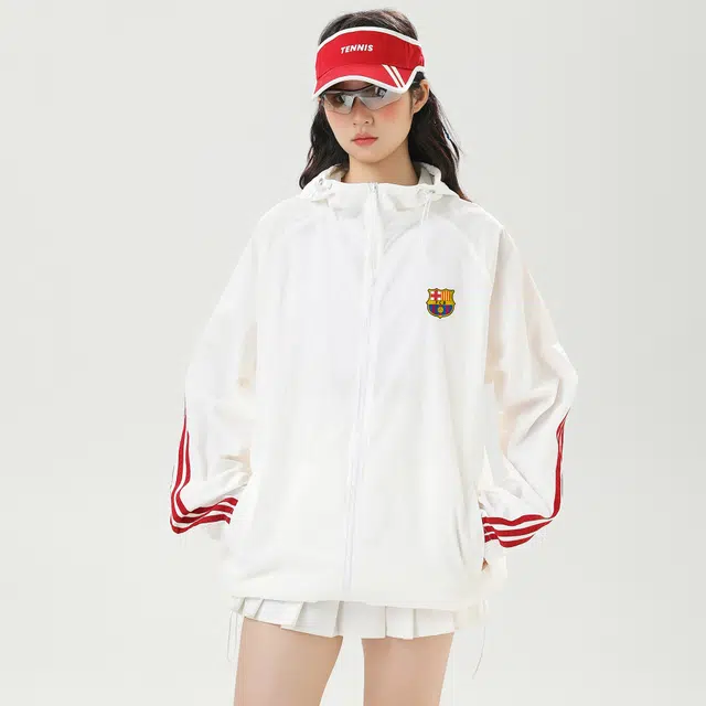 巴塞罗那足球俱乐部 条纹美式撞色连帽轻薄宽松舒适休闲户外运动 防紫外线透气速干凉感防晒服 男女同款
