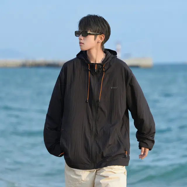 巴塞罗那足球俱乐部 山系户外基础款通勤旅行休闲百搭无性别主义纯色拉链连帽亲肤舒适弹力轻薄宽松 透气防紫外线凉感防晒服 男女同款