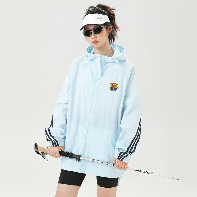 巴塞罗那足球俱乐部 条纹美式撞色连帽轻薄宽松舒适休闲户外运动 防紫外线透气速干凉感防晒服 男女同款