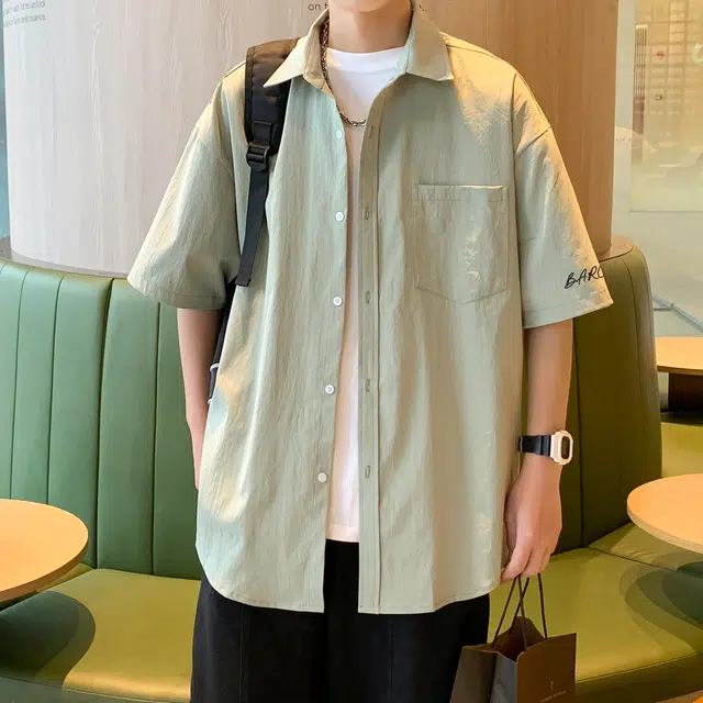 巴塞罗那足球俱乐部 美式复古简约基础款学院风纯色垂感冰丝宽松落肩时尚百搭休闲短袖衬衫 男女同款