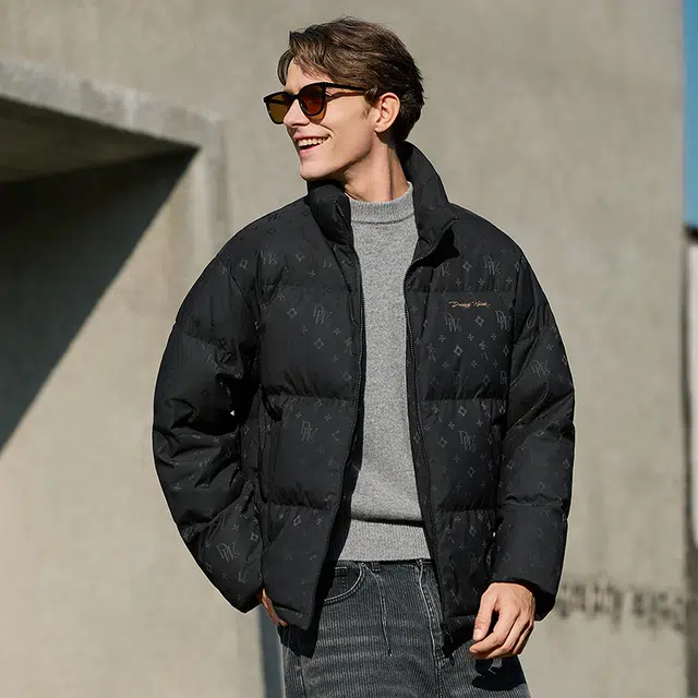 与狼共舞 黑金面包石墨烯蓄热锁温科技高充绒时尚高街个性潮流满印立领防风羽绒服 男款