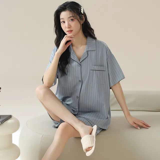 欧迪芬 轻薄透气韩版翻领单排扣短袖短裤睡衣套装 女款 浅灰色