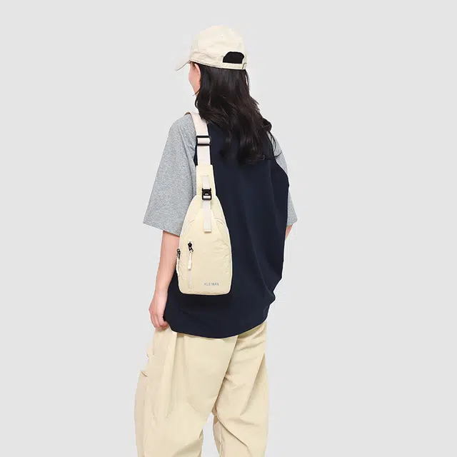 尊梵 时尚百搭通勤纯色高级 尼龙 胸包 常规 男女同款情侣款 多色
