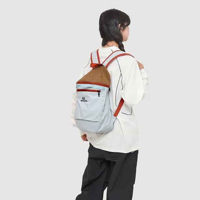 尊梵 轻便休闲大容量 尼龙 双肩包 常规 女款 多色