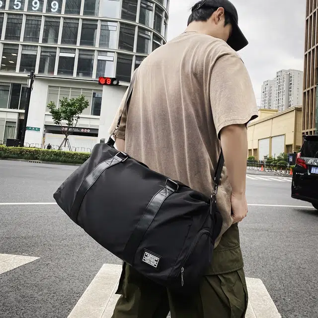 尊梵 男健身包干湿分离短途手提行李包大容量袋女便捷收纳袋 尼龙 旅行包 男女同款情侣款 黑色