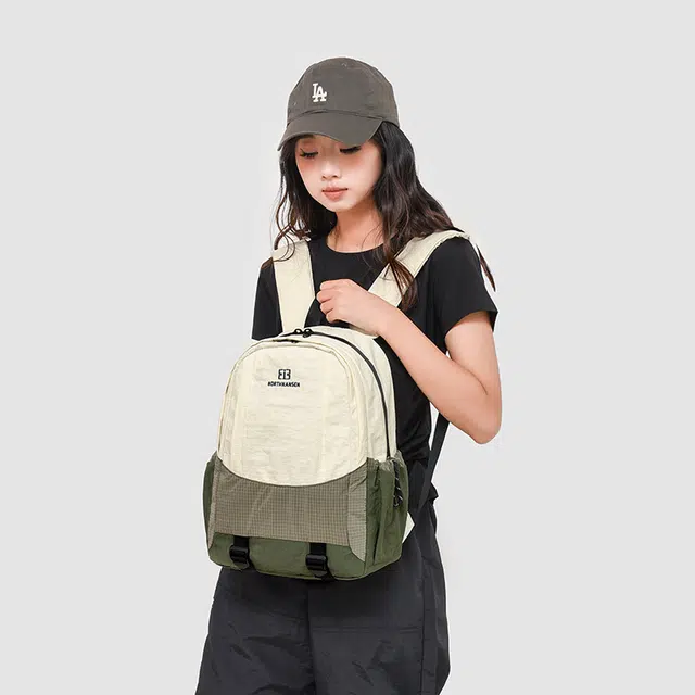 尊梵 轻便旅行包女休闲书包徒步背包大容量通勤电脑包双肩 尼龙 双肩包