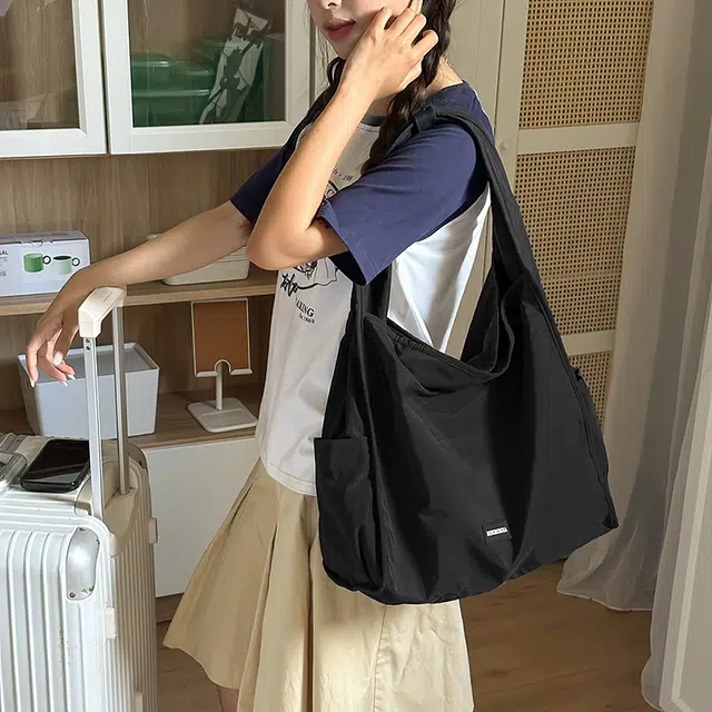 尊梵 松弛感高颜值大容量轻便通勤 尼龙 单肩包 常规 男女同款情侣款 多色