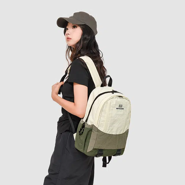 尊梵 轻便旅行包女休闲书包徒步背包大容量通勤电脑包双肩 尼龙 双肩包