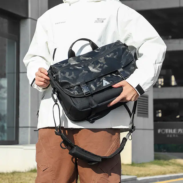 尊梵 潮牌机能大容量通勤便携邮差包运动防水电脑包 尼龙 单肩包 常规 男女同款情侣款 多色