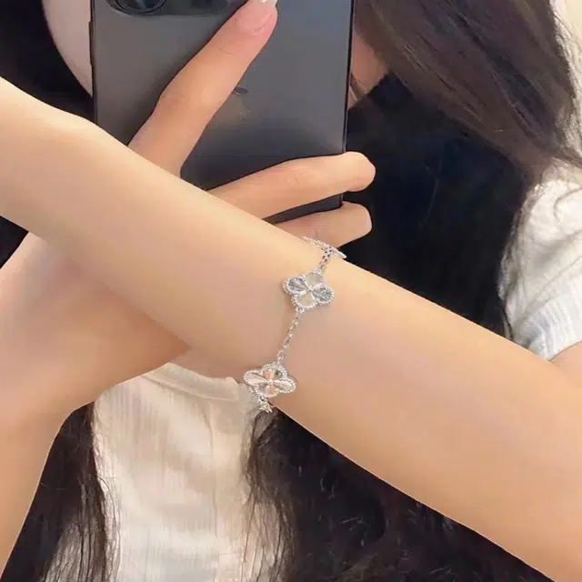 925