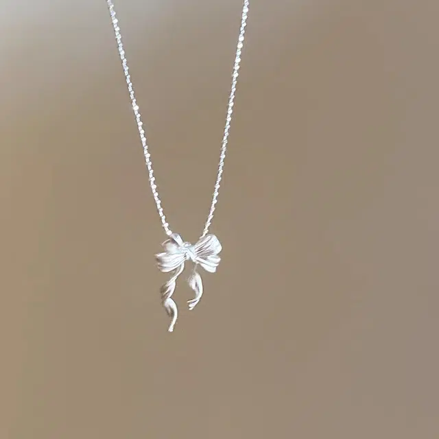 925