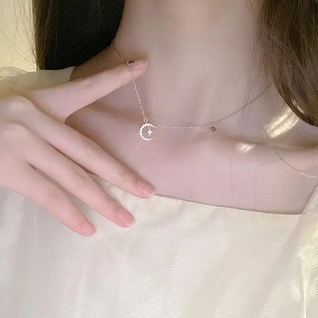 925