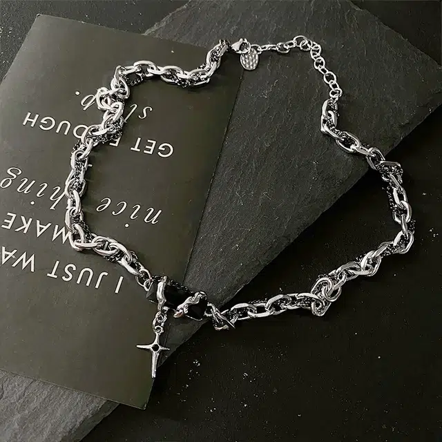 925