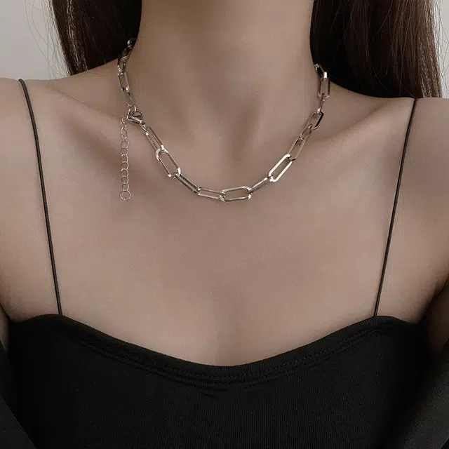 925