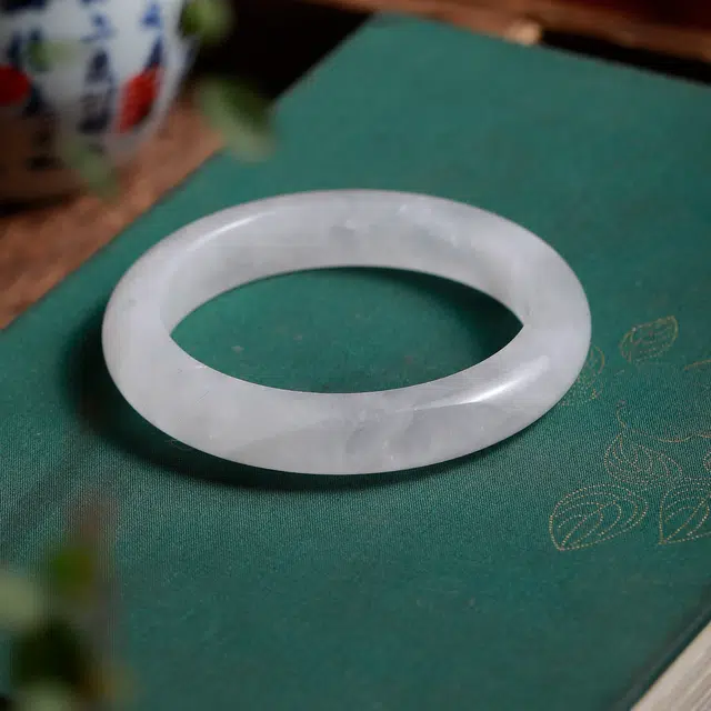 梨云暮雪 荔枝冻款 显白  百搭  好运天然 白水晶 手镯 女款