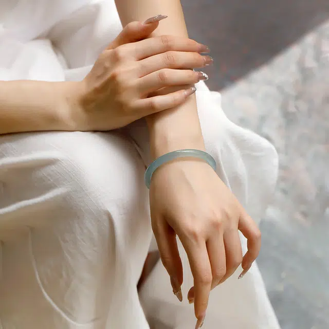 梨云暮雪 【温柔蓝】 新中式时尚款  国风经典  圆条  招财转运 玉髓 手镯 女款