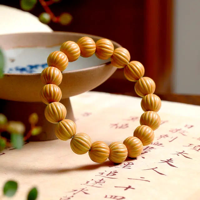 梨云暮雪 【原皮亮光】一级精雕灯笼西瓜款  归圆度极高  雕刻精美  盘玩手感佳  潮流设计款 猴头核桃 手串 男女同款情侣款