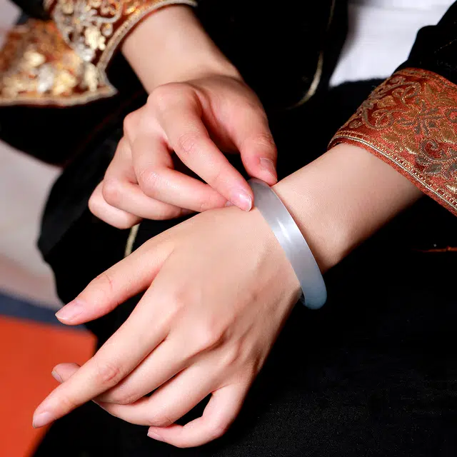 梨云暮雪 【精挑优品】荧光猫眼款白月光  高级荧光效应 与众不同  赠白月光  气质显白 琉璃 手镯 女款