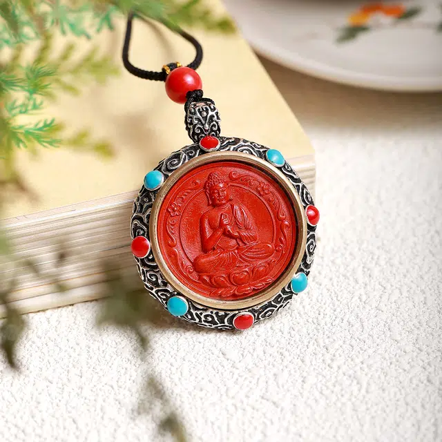 梨云暮雪 品牌供应 保证 藏式八大守护神红砂   复古祥云镶嵌 背面超高灵活度转盘可戴可玩 大顶珠搭配#好运 朱砂 吊坠 男女同款情侣款