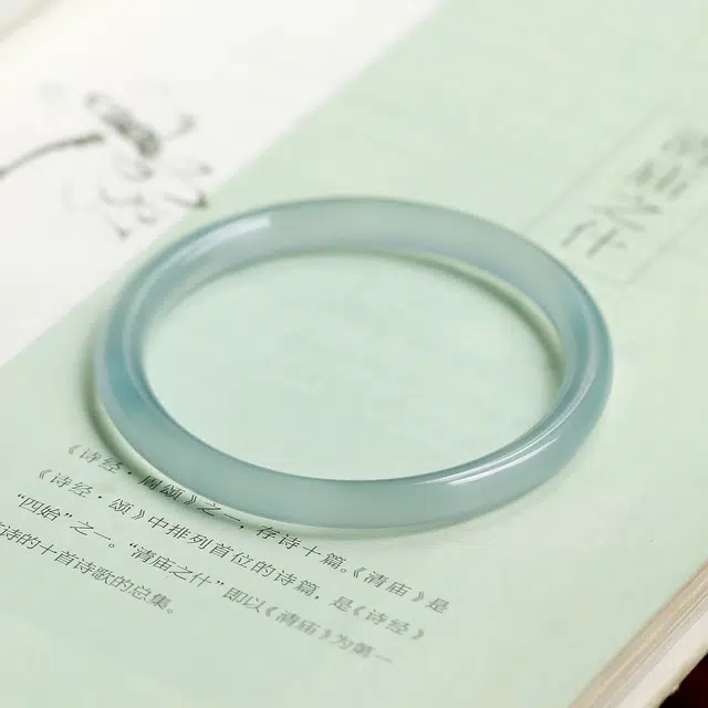 梨云暮雪 【温柔蓝】 新中式时尚款  国风经典  圆条  招财转运 玉髓 手镯 女款