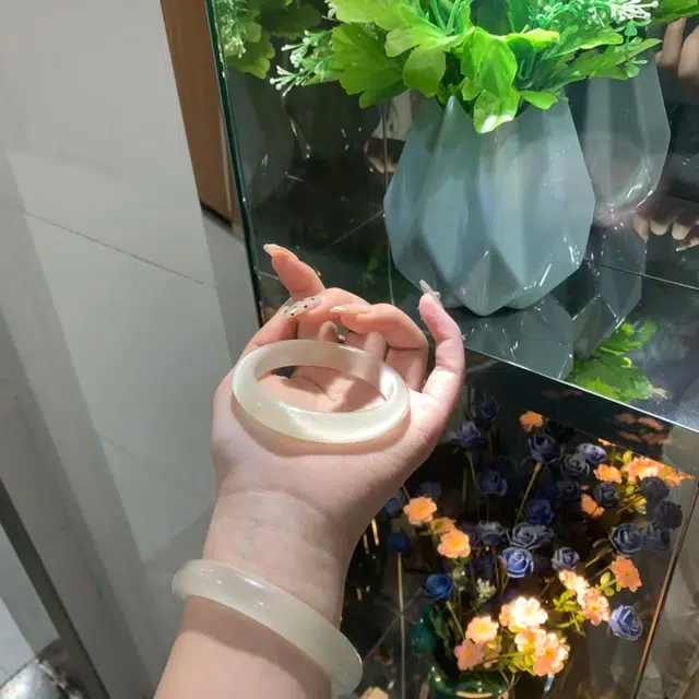 梨云暮雪 梨云暮雪  高级版  蜂蜜水色香槟金猫眼  色好  干净  端庄大气上档次 琉璃 手镯 女款