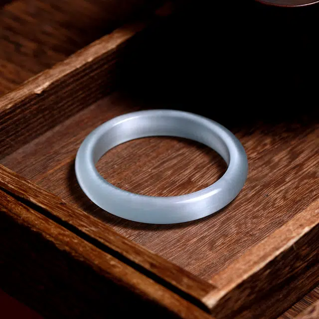 梨云暮雪 微蓝调起刚白月光   赠杏花微红好运手串   中国风    气质显白百搭 琉璃 手镯 女款