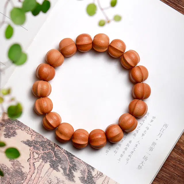 梨云暮雪 高级橘皮磨砂鲨鱼款  精品老料 手感棒 盘玩易变色 归圆度高  设计款 猴头核桃 手串 男女同款情侣款