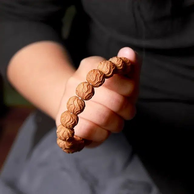 梨云暮雪 太行山优品 原色老料精雕毒液  颜色深度适中 手感一级  盘玩出油快 精细抛光  原皮 猴头核桃 手串 男女同款情侣款