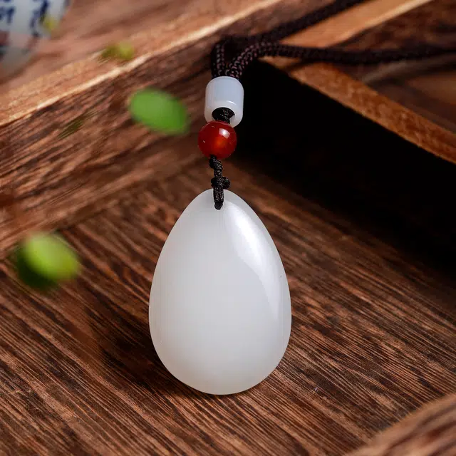 梨云暮雪 绿韵水滴款 经典时尚 精选优品 白月光 设计款粗绳 天山翠 吊坠 男女同款情侣款