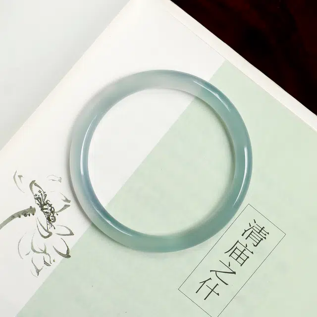 梨云暮雪 【温柔蓝】 新中式时尚款  国风经典  圆条  招财转运 玉髓 手镯 女款