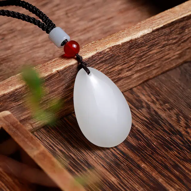 梨云暮雪 绿韵水滴款 经典时尚 精选优品 白月光 设计款粗绳 天山翠 吊坠 男女同款情侣款