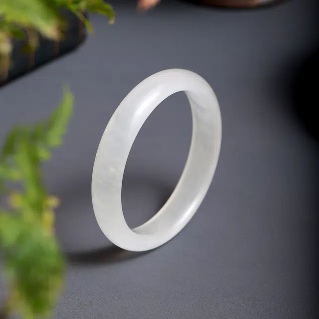 梨云暮雪 一物一证 山雾轻烟款白月光 独特冰丝绒 起冰起荧光 经典百搭气质显白 旗袍汉服 新中式天然 金丝玉 手镯 女款