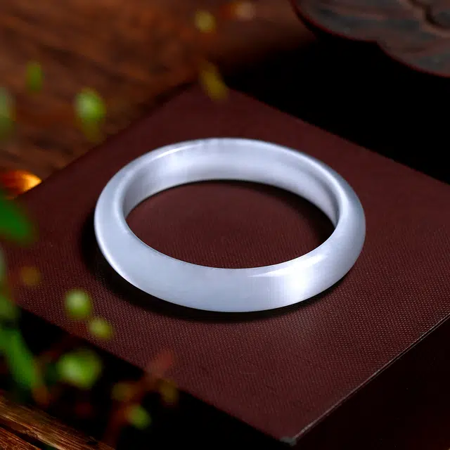 梨云暮雪 气质百搭赠红黑猫手绳一对水润莫比乌斯轻奢高级潮流 琉璃 手镯 女款