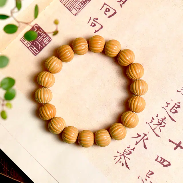 梨云暮雪 【原皮亮光】一级精雕灯笼西瓜款  归圆度极高  雕刻精美  盘玩手感佳  潮流设计款 猴头核桃 手串 男女同款情侣款