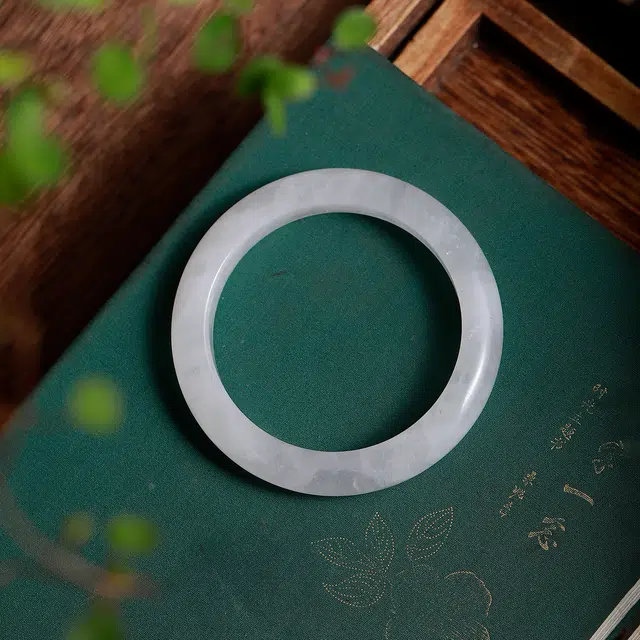 梨云暮雪 荔枝冻款 显白  百搭  好运天然 白水晶 手镯 女款