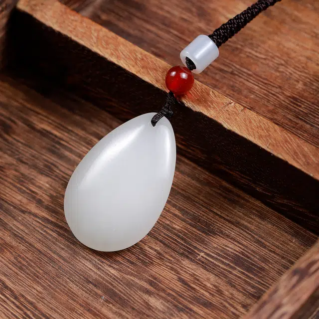 梨云暮雪 绿韵水滴款 经典时尚 精选优品 白月光 设计款粗绳 天山翠 吊坠 男女同款情侣款