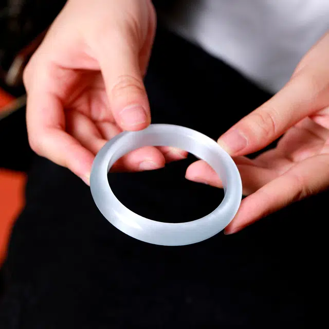 梨云暮雪 微蓝调起刚白月光   赠杏花微红好运手串   中国风    气质显白百搭 琉璃 手镯 女款