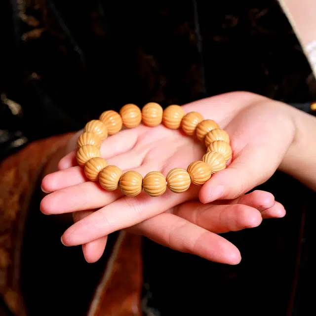 梨云暮雪 【原皮亮光】一级精雕灯笼西瓜款  归圆度极高  雕刻精美  盘玩手感佳  潮流设计款 猴头核桃 手串 男女同款情侣款