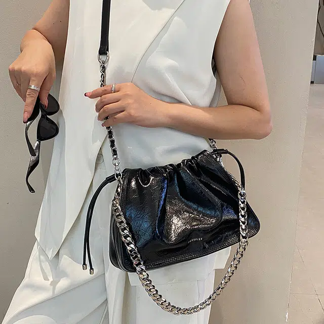 维尼奥 品牌时尚休闲百搭链条包高颜值经典潮流褶皱通勤包高级感大学生流浪包 合成革 单肩斜挎包 女款 多色