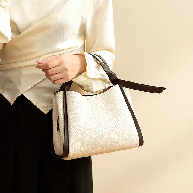 维尼奥 品牌时尚百搭气质女包高颜值撞色休闲潮流通勤包简约质感实用手提包 合成革 单肩斜挎包 常规 女款 黑拼白