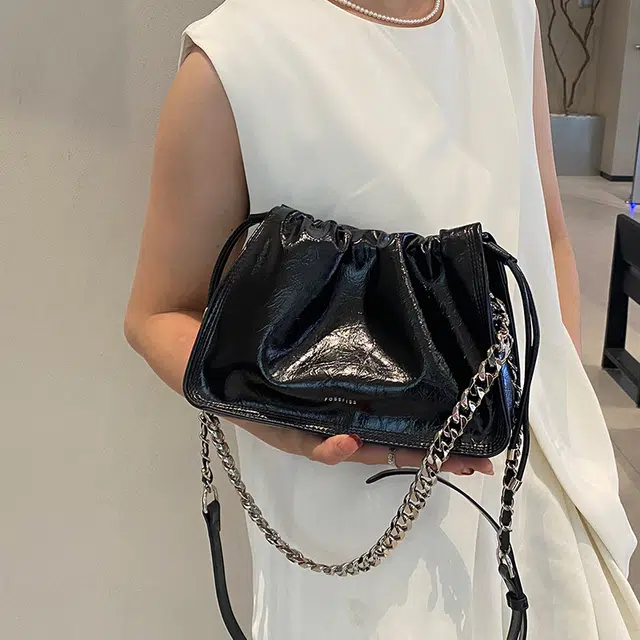 维尼奥 品牌时尚休闲百搭链条包高颜值经典潮流褶皱通勤包高级感大学生流浪包 合成革 单肩斜挎包 女款 多色